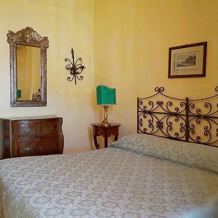 Bed And Breakfast Riviera Di Chiaia Turrisi Napoli Cameră foto