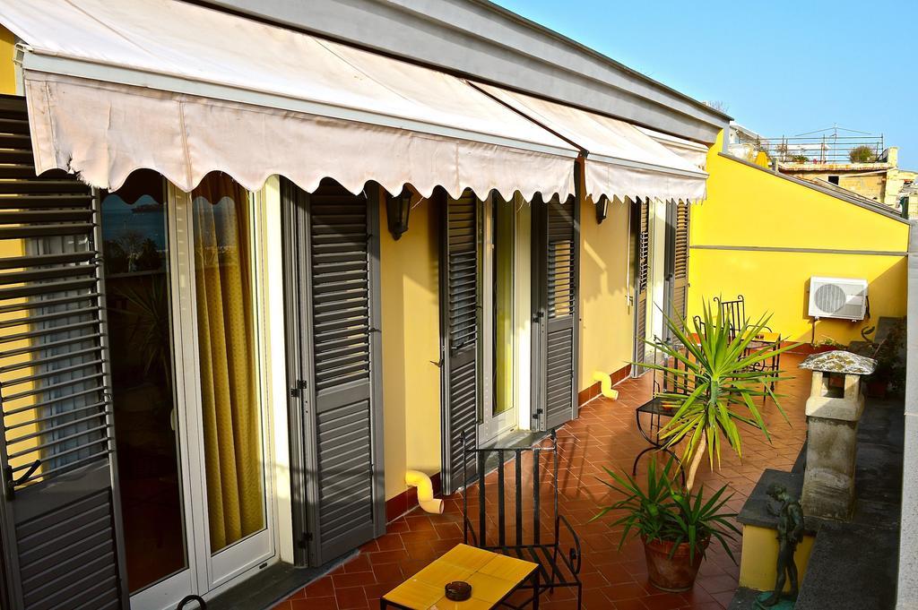 Bed And Breakfast Riviera Di Chiaia Turrisi Napoli Exterior foto
