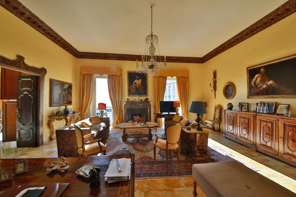 Bed And Breakfast Riviera Di Chiaia Turrisi Napoli Exterior foto